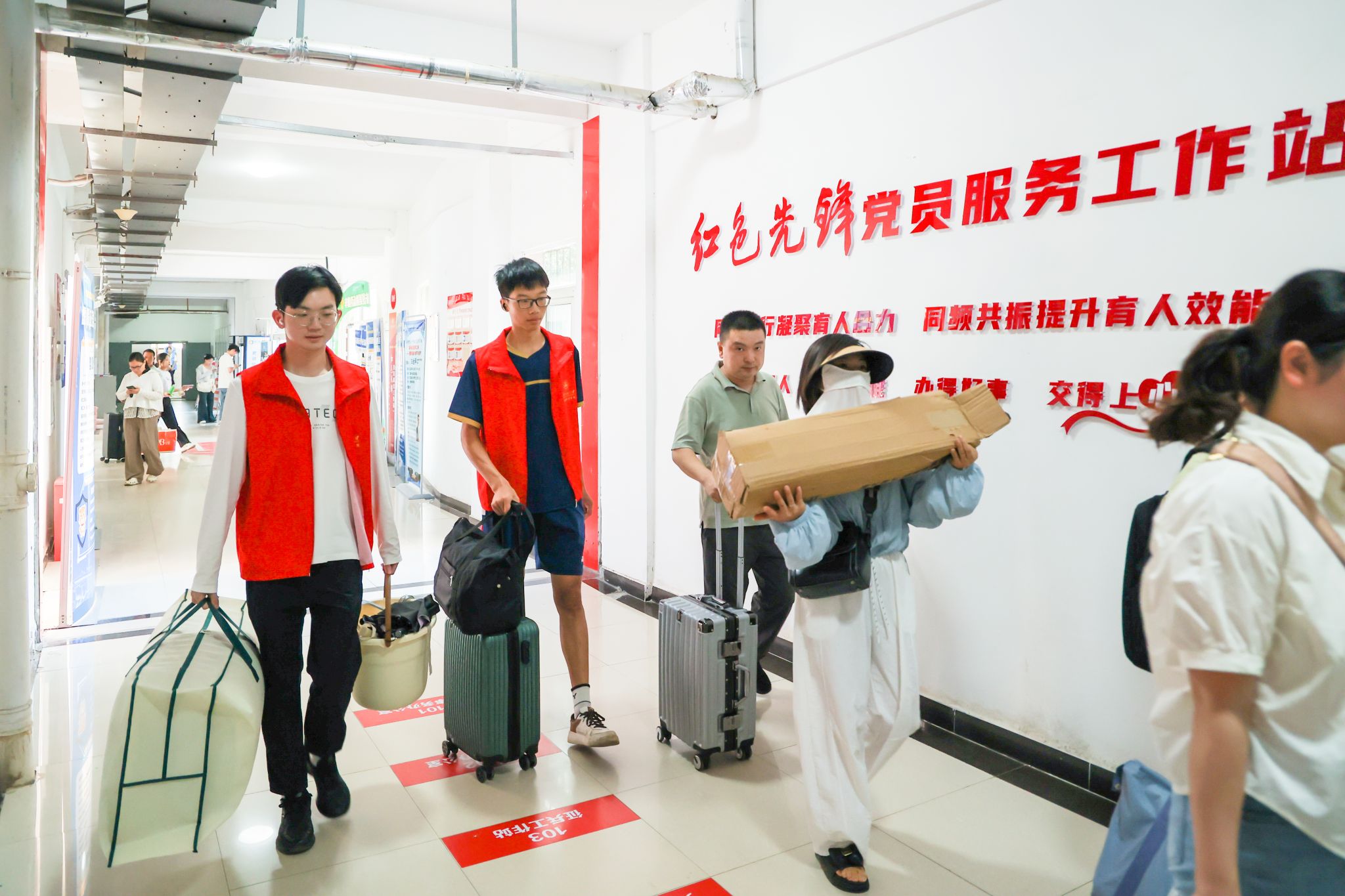 新葡的京集团8814发挥“党员先锋岗”的实践教育作用.jpg